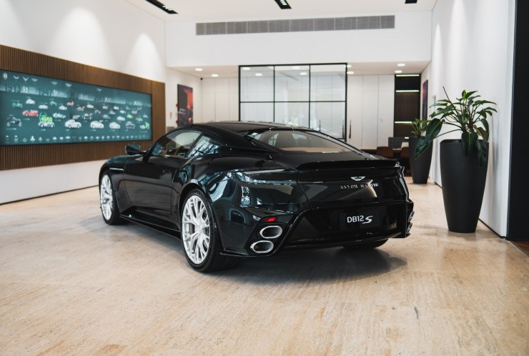 Aston Martin DB12 S