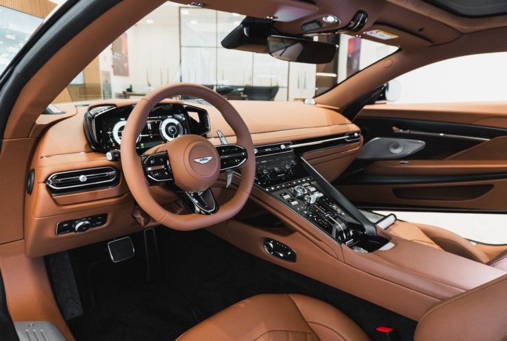 Aston Martin DB12 S