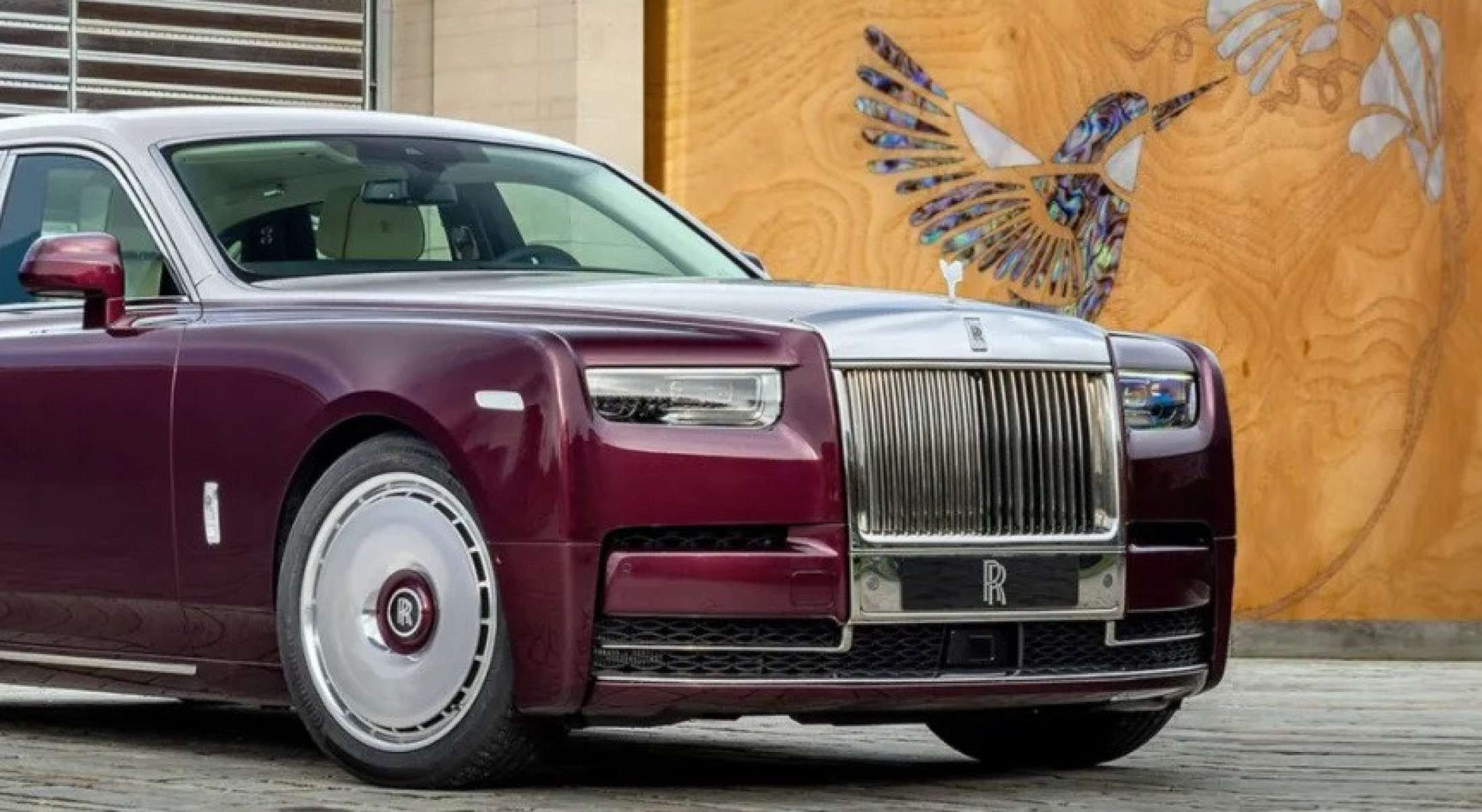 Rolls-Royce cria Phantom único com detalhes de beija-flor