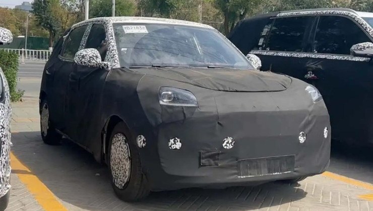 Foi flagrado em testes na China o novo rival do Dolphin Mini, que será feito pela Geely -  (crédito: Foto: Reprodução)