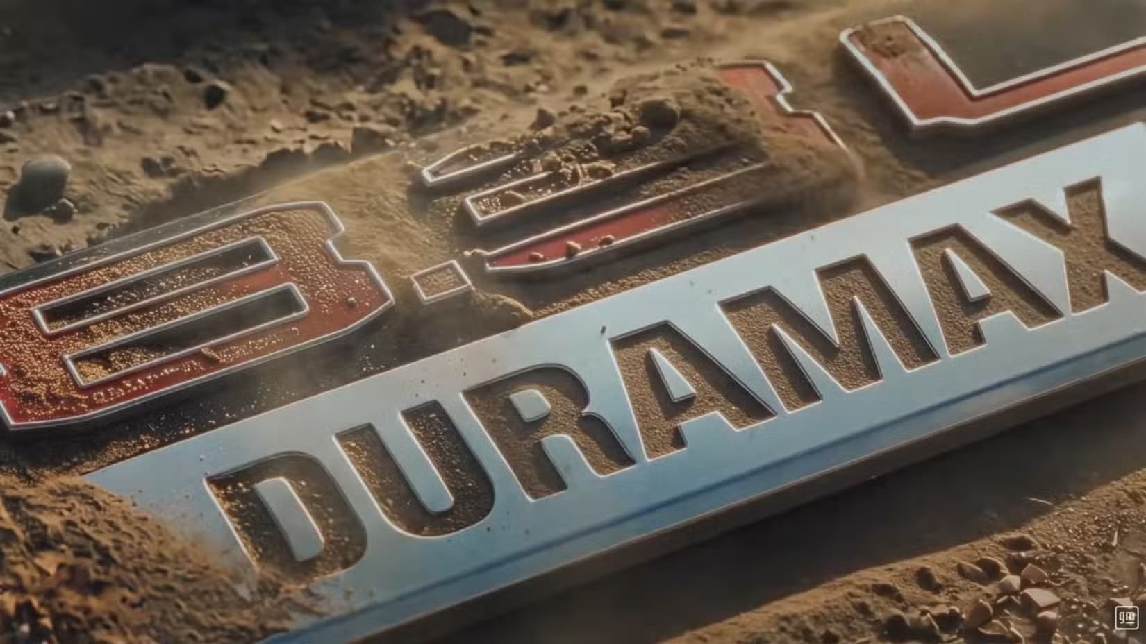 Emblema do novo motor 8.3 Duramax turbodiesel V8 da GM, que equipar&aacute; as futuras picapes pesadas da marca -  (crédito: Divulga&ccedil;&atilde;o)