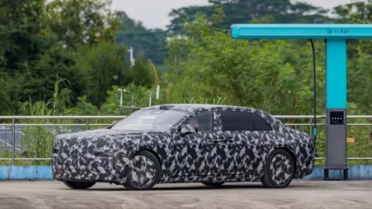 Sedan de luxo da Yangwang sendo testado na China