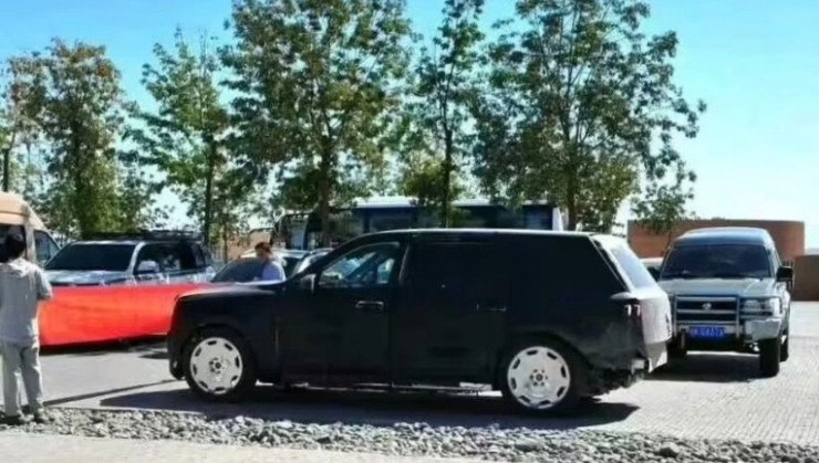 SUV em desenvolvimento promete desafiar modelo mais caro da Rolls-Royce