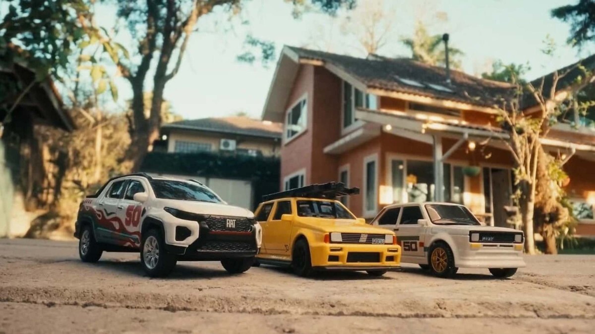 Miniaturas da Fiat Strada, Uno e 147 em campanha que celebra os 50 anos da marca no Brasil