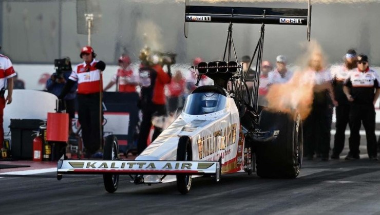 Dragsters da categoria Top Fuel durante uma prova da NHRA