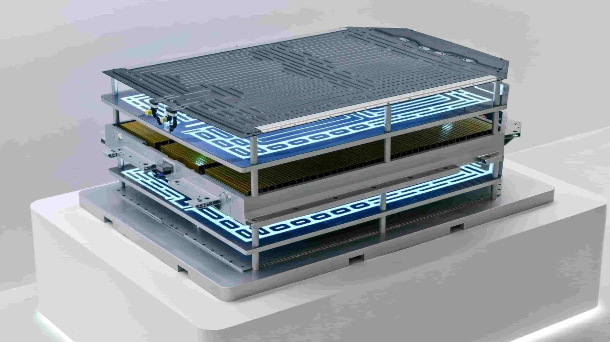Geely lan&ccedil;a recarga com IA que enche 70% da bateria em 4 minutos