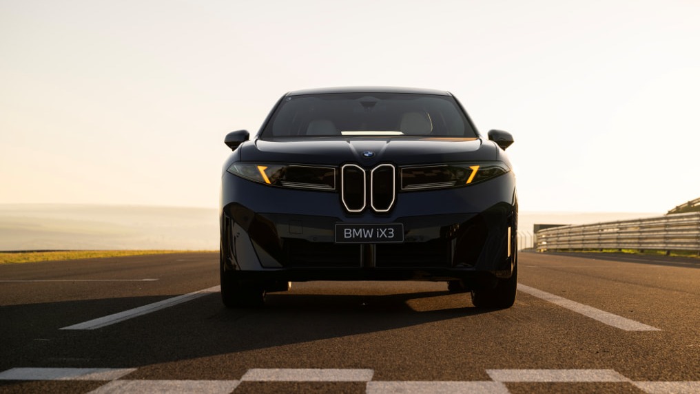 Com design arrojado e foco em sustentabilidade, o novo BMW iX3 chega &agrave;s concession&aacute;rias brasileiras para inovar no segmento el&eacute;trico -  (crédito: Divulga&ccedil;&atilde;o/BMW)