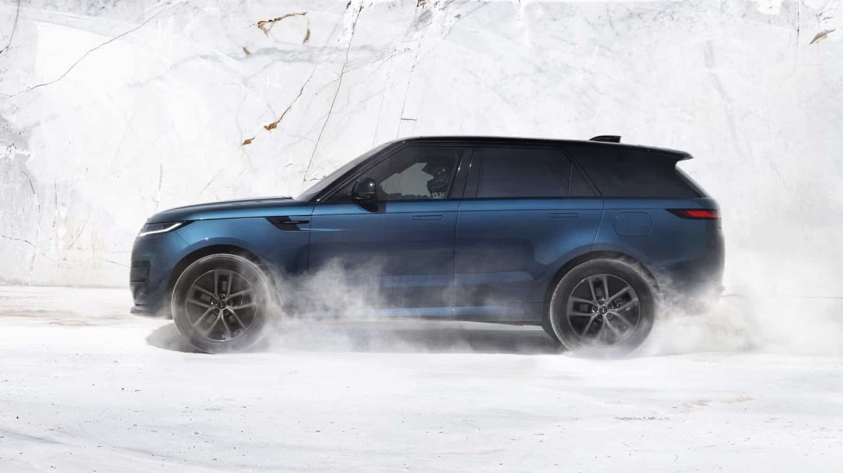 O novo Range Rover Sport Electric destaca a agilidade e performance prometidas pela vers&atilde;o esportiva
