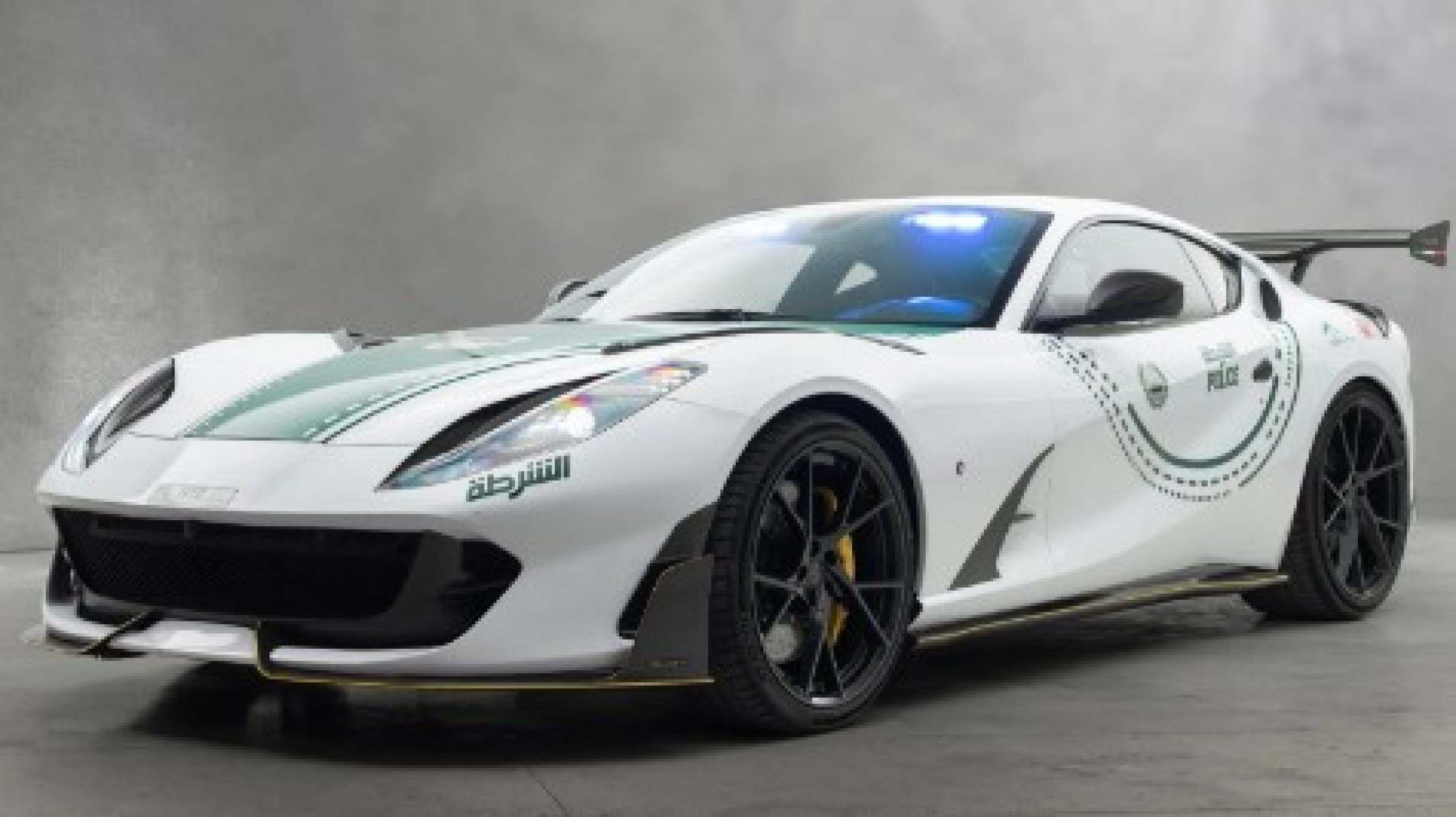 Ferrari 812 da Polícia de Dubai ganha preparação da Mansory