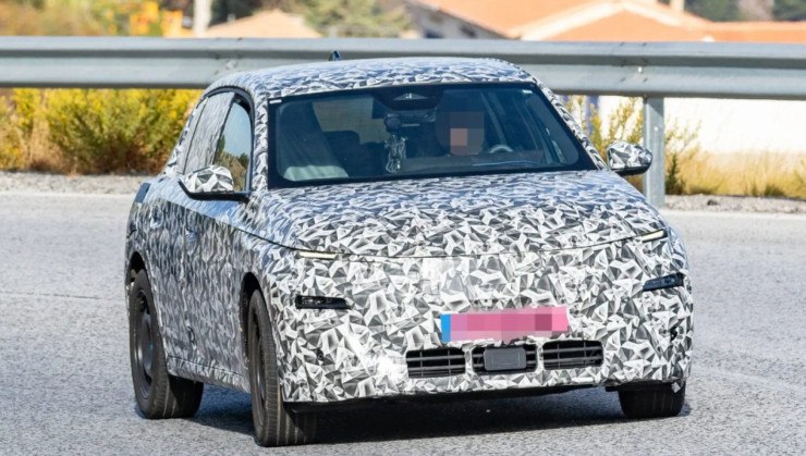 Peugeot 208 elétrico é flagrado na Espanha -  (crédito: Imagem/Divulgação)