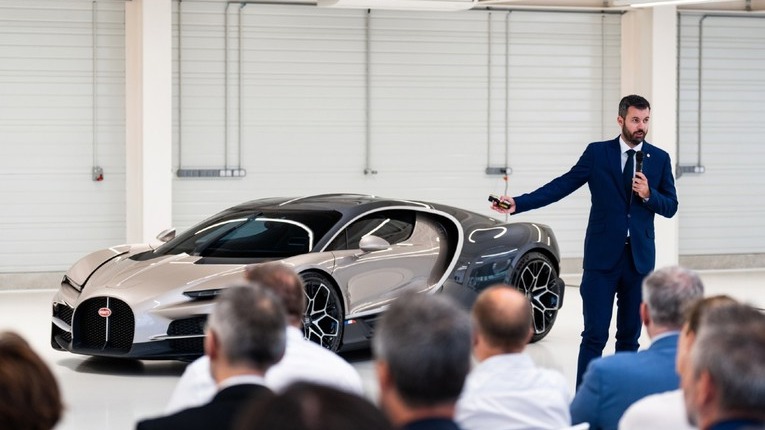Mate Rimac fundou sua pr&oacute;pria fabricante de supercarros e baterias (Rimac) e hoje &eacute; CEO da Bugatti  -  (crédito: Divulga&ccedil;&atilde;o/Bugatti)