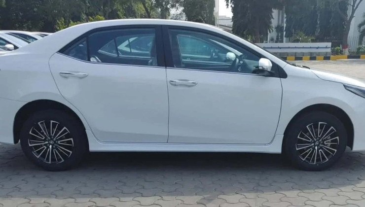 O modelo &eacute; conhecido como Corolla X