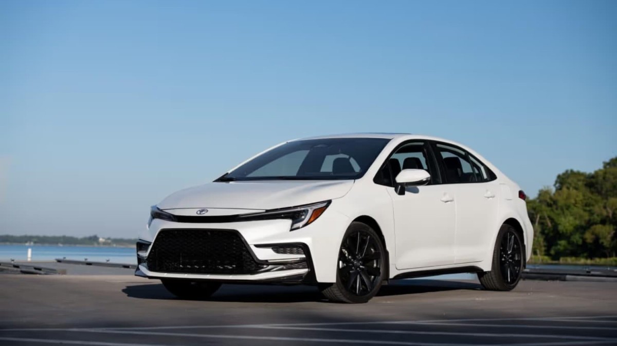 Toyota Corolla norte-americano usa a mesma plataforma do modelo brasileiro, mas tem visual diferente