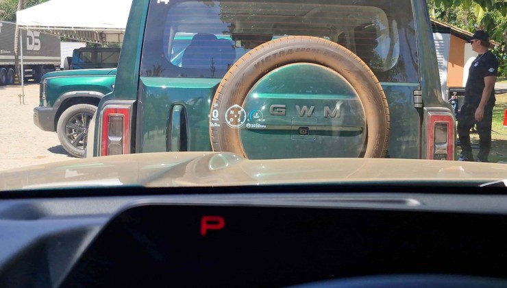 Head-up display do Haval H7 tem boa resolu&ccedil;&atilde;o, mas &eacute; "polu&iacute;do" com muita informa&ccedil;&atilde;o