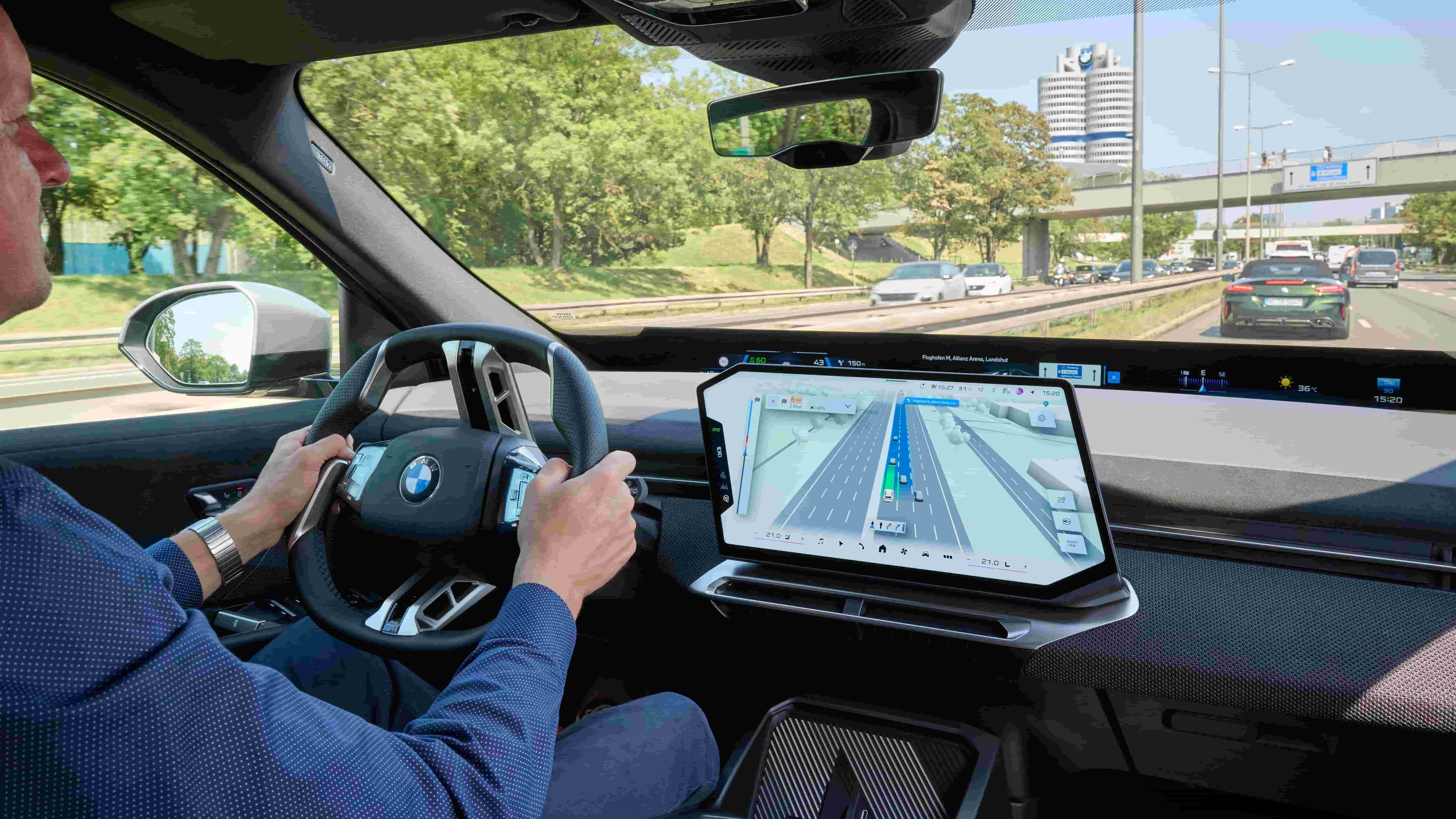 A visualiza&ccedil;&atilde;o tridimensional do BMW Maps integra dados de navega&ccedil;&atilde;o e entorno em tela curva, aprimorando a condu&ccedil;&atilde;o assistida -  (crédito: Divulga&ccedil;&atilde;o/BMW)