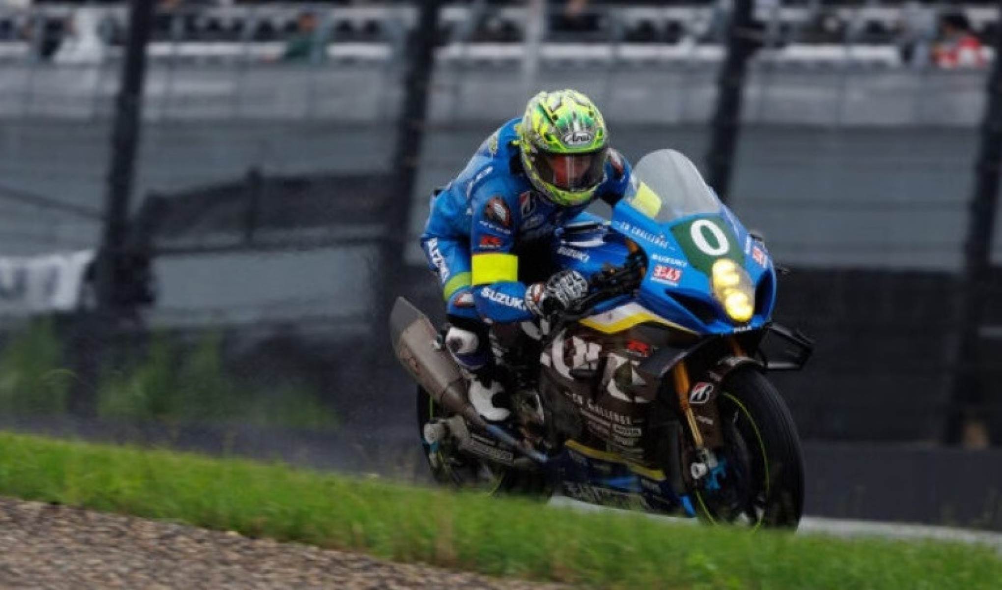 Suzuki GSX-R1000R com carenagens feitas de fibra de linho 