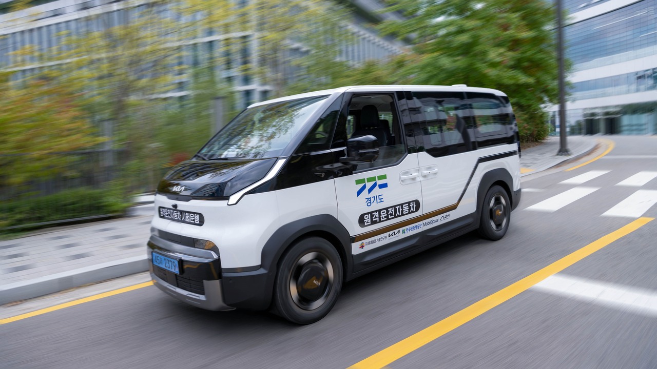 A van el&eacute;trica Kia PV5 opera no programa piloto de compartilhamento de ve&iacute;culos com tecnologia de condu&ccedil;&atilde;o remota em Gyeonggi -  (crédito: Divulga&ccedil;&atilde;o/Kia)
