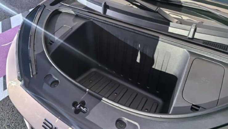 Porta-objetos sob o cap&ocirc; &eacute; novidade bem-vinda no BYD Seagull