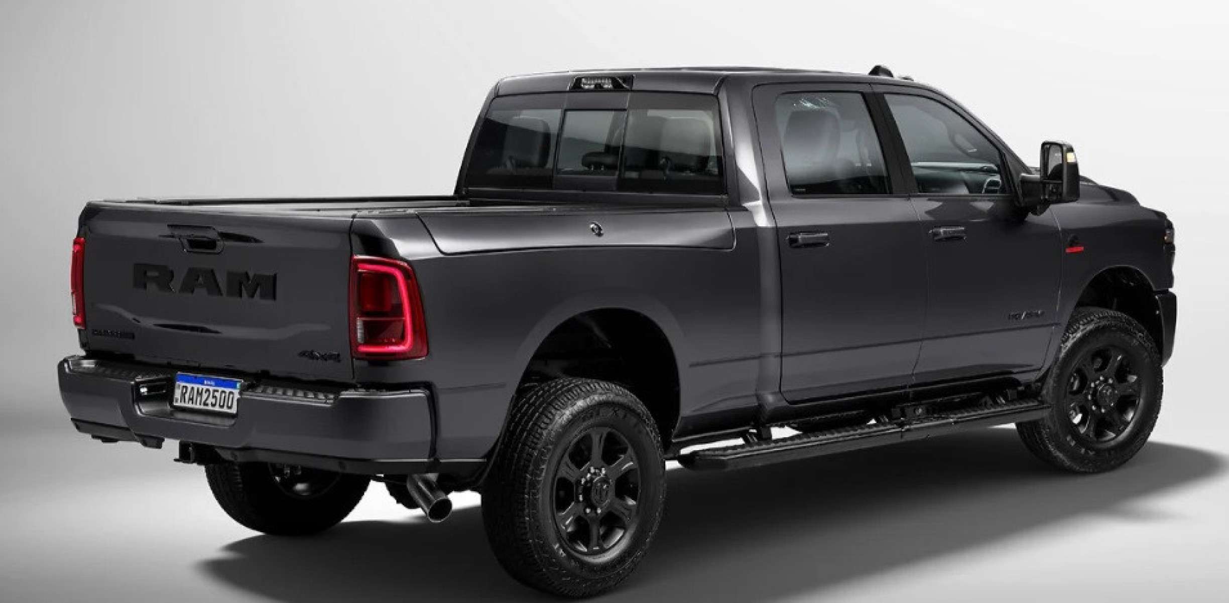 Ram 2500 ganha edi&ccedil;&atilde;o Laramie Night Edition