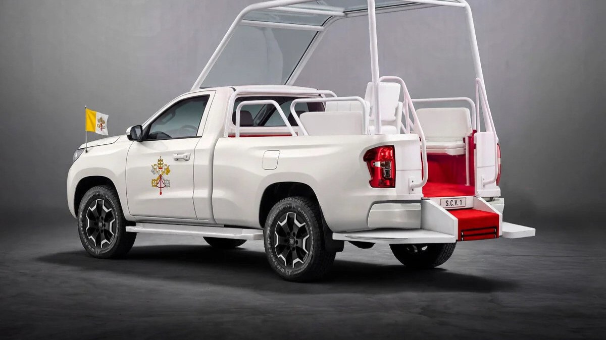  Fiat Titano est&aacute; sendo preparada, em conjunto com a Nordex, parceiro industrial estrat&eacute;gico da Stellantis no Uruguai, para tornar-se o Papam&oacute;vel que transportar&aacute; o Papa Le&atilde;o XIV durante sua visita ao pa&iacute;s