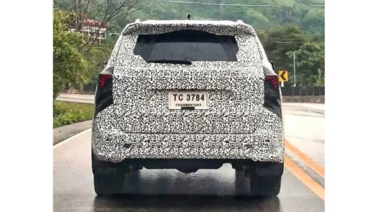 Forte camuflagem esconde as principais novidades da Fortuner/SW4