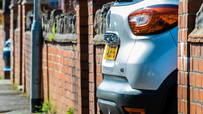 A placa de registro veicular brit&acirc;nica &eacute; fundamental para identificar a idade de um carro, conforme o sistema do Reino Unido. -  (crédito: DVLA /Reprodu&ccedil;&atilde;o/X)