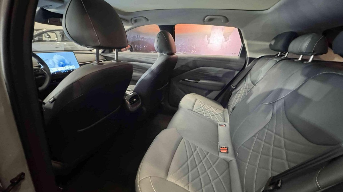 Baic chega ao Brasil com Arcfox T1, crossover el&eacute;trico que custa menos que BYD Dolphin e Geely Ex2