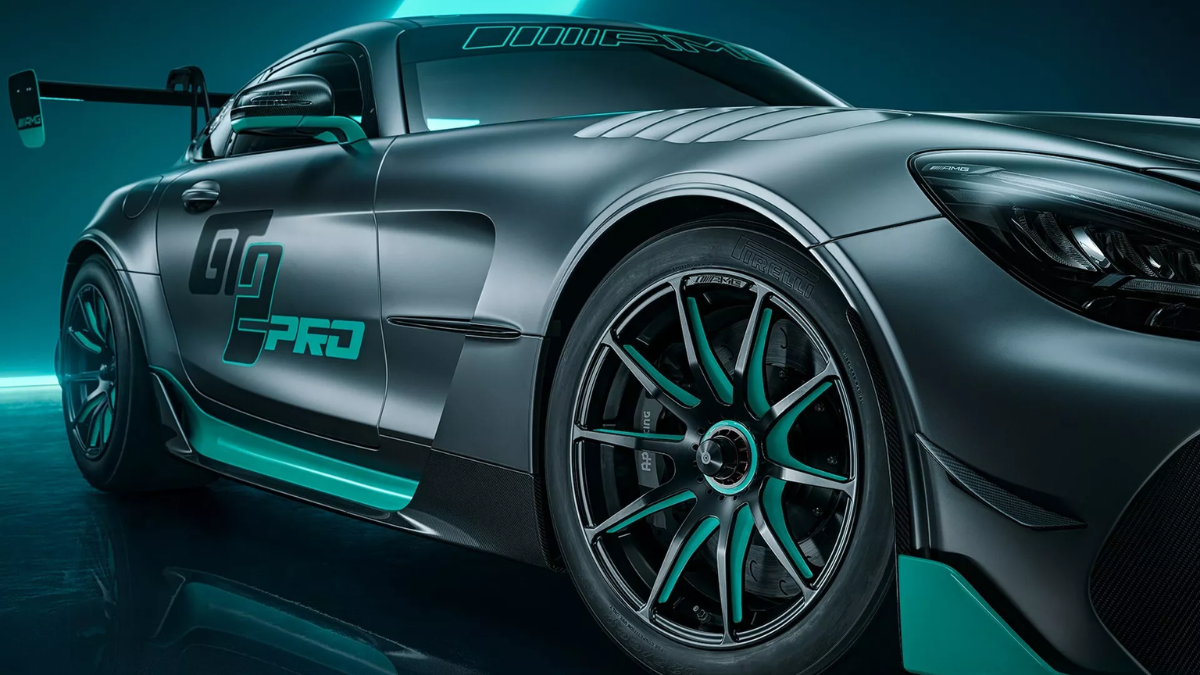 Lateral e roda do Mercedes-AMG GT2 Pro