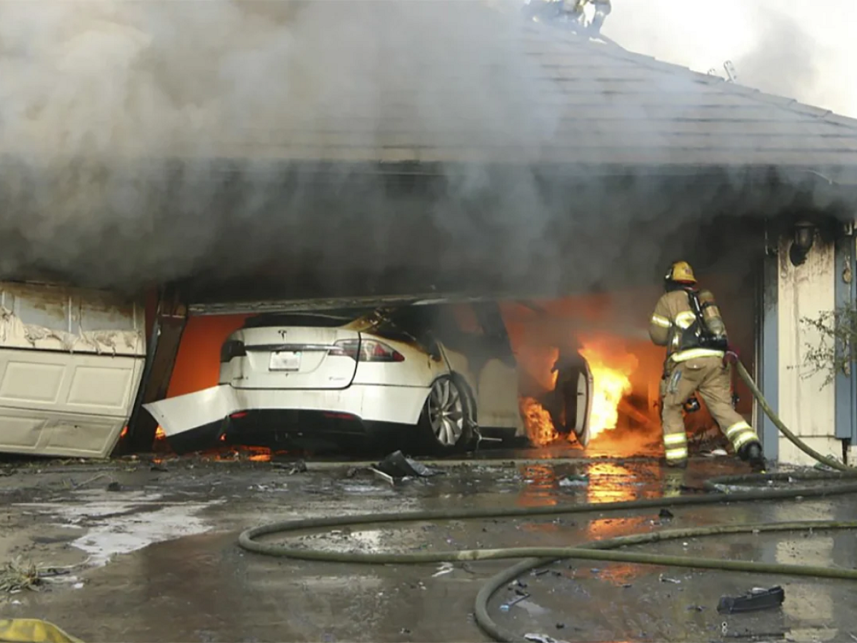 elétrico pode pegar fogo Carro elétrico pode pegar fogo? Engenheiros explicam causas, riscos e o que  fazer main image 1