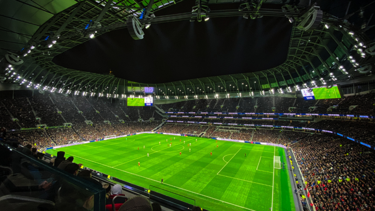 Com a final se aproximando, o futebol global inicia um novo ciclo, onde rivalidades entre continentes ganham ainda mais força e novos ídolos podem surgir
