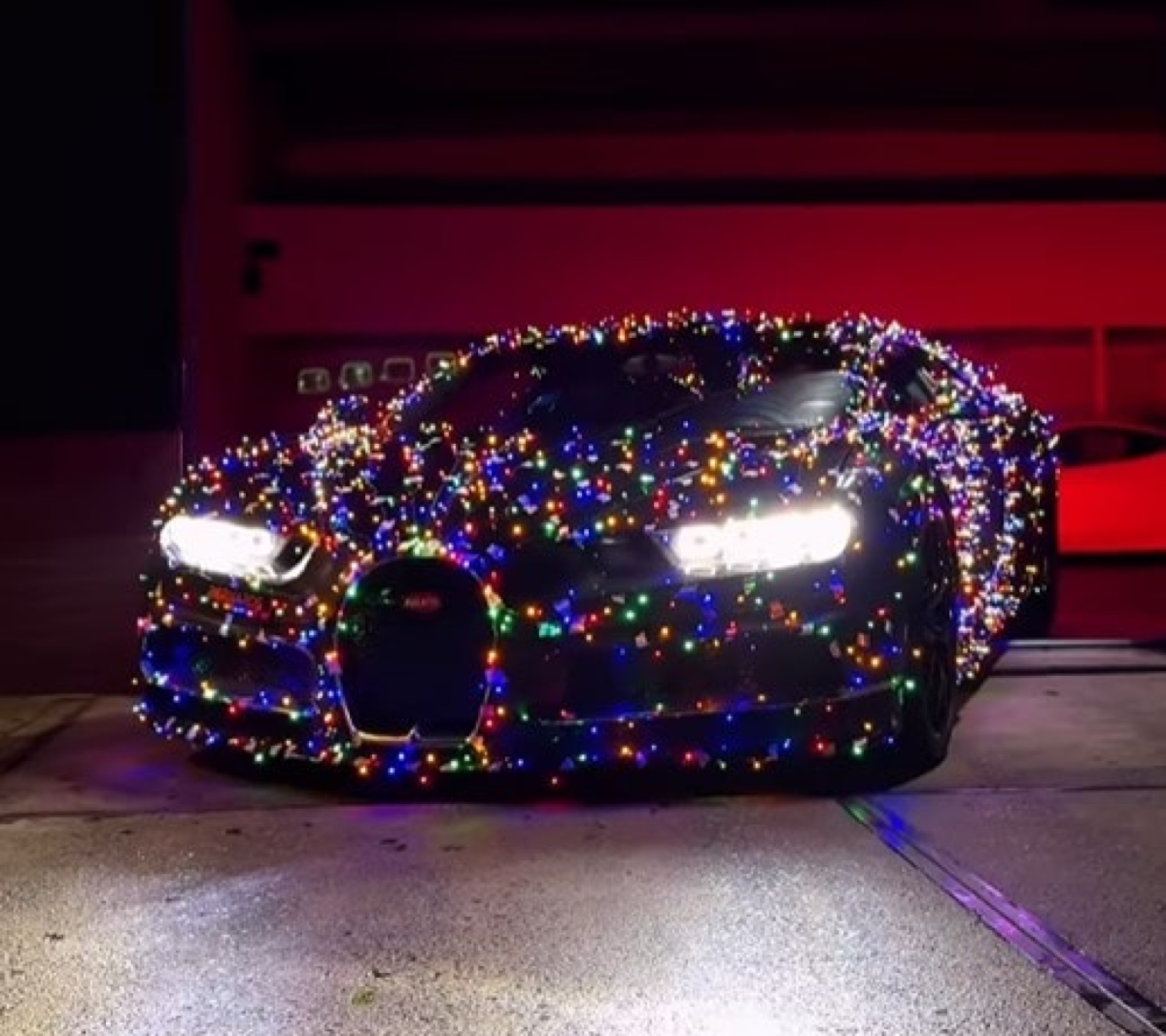 Árvore de Natal de R$ 25 milhões? Confira o Bugatti Chiron Xmas holandês