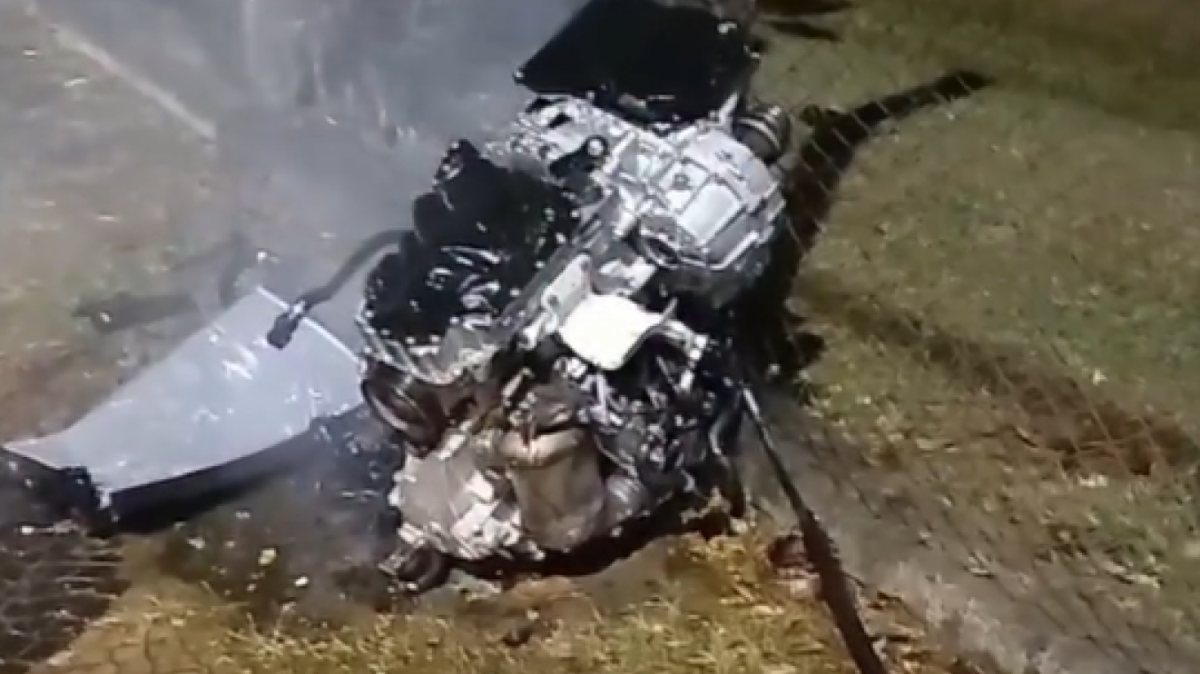 Mesmo com o motor ejetado, SUV da Volkswagen protege ocupantes em colisão grave.