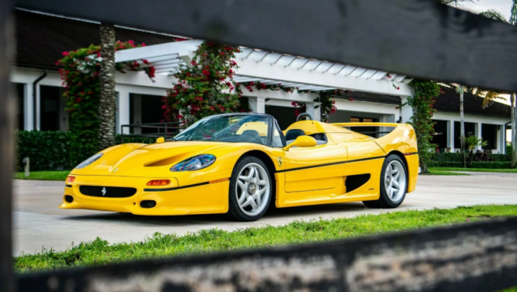 Ferrari F50 amarela de Ralph Lauren -  (crédito: Reprodução/RM Sotheby’s)