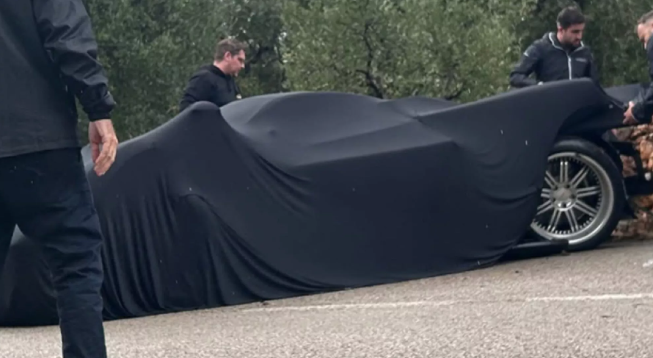 Pagani raro de Horacio Pagani sofre acidente durante tour na Itália