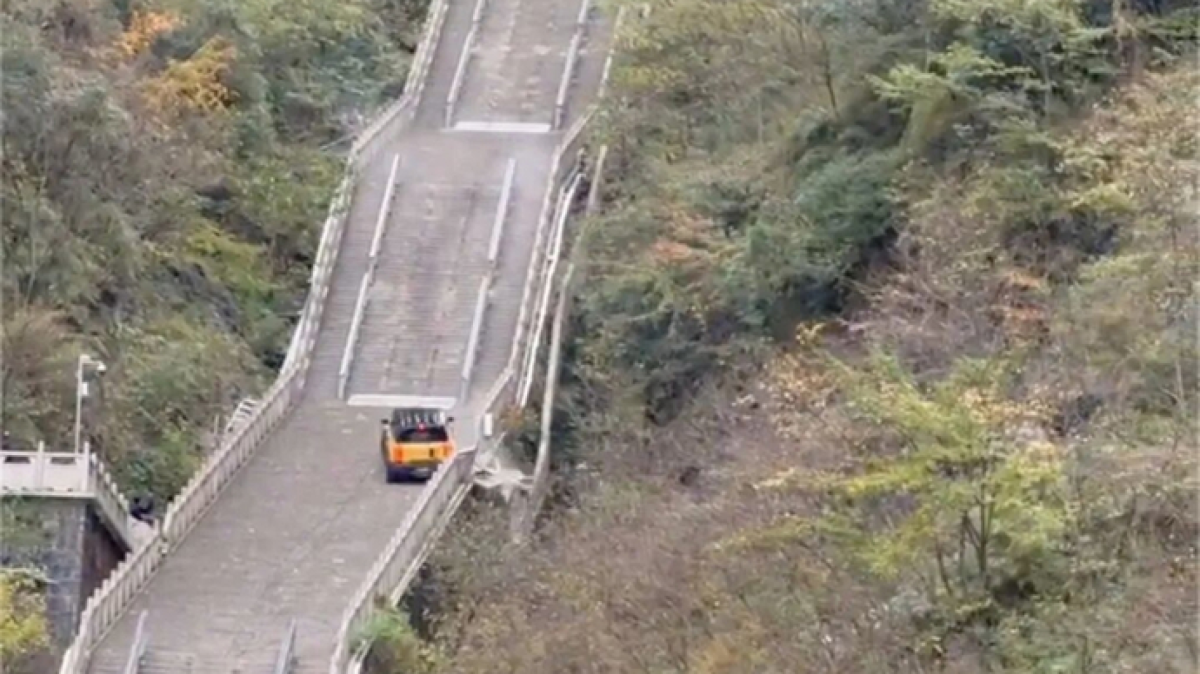Chery tenta imitar Land Rover, mas fracassa feio na escadaria