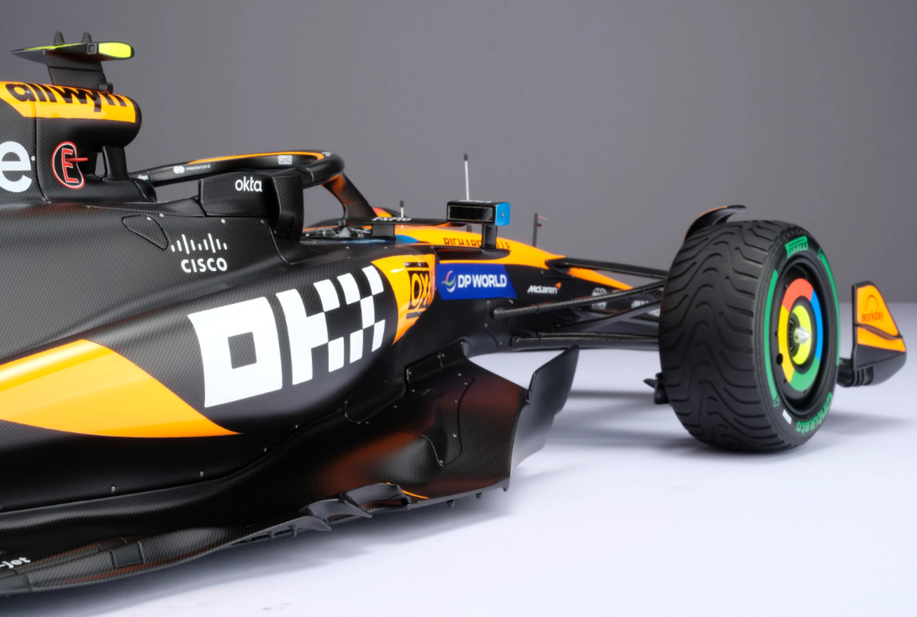 Miniatura McLaren MCL39 1:8 do GP da Austrália 2025