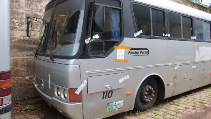 Ônibus Mercedes-Benz 1996 com lance mínimo de R$ 7.500