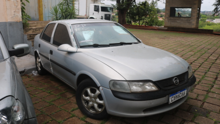 Chevrolet Vectra GLS 1999 com lance inicial de R$ 2547