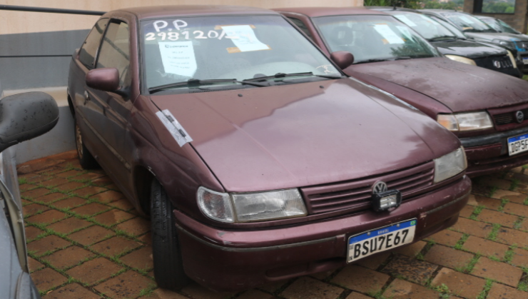 Volkswagen Logus GL 1994 faz dupla com Fiat Strada Working 2015/2016 no mesmo lote, com lance mínimo de R$ 9255