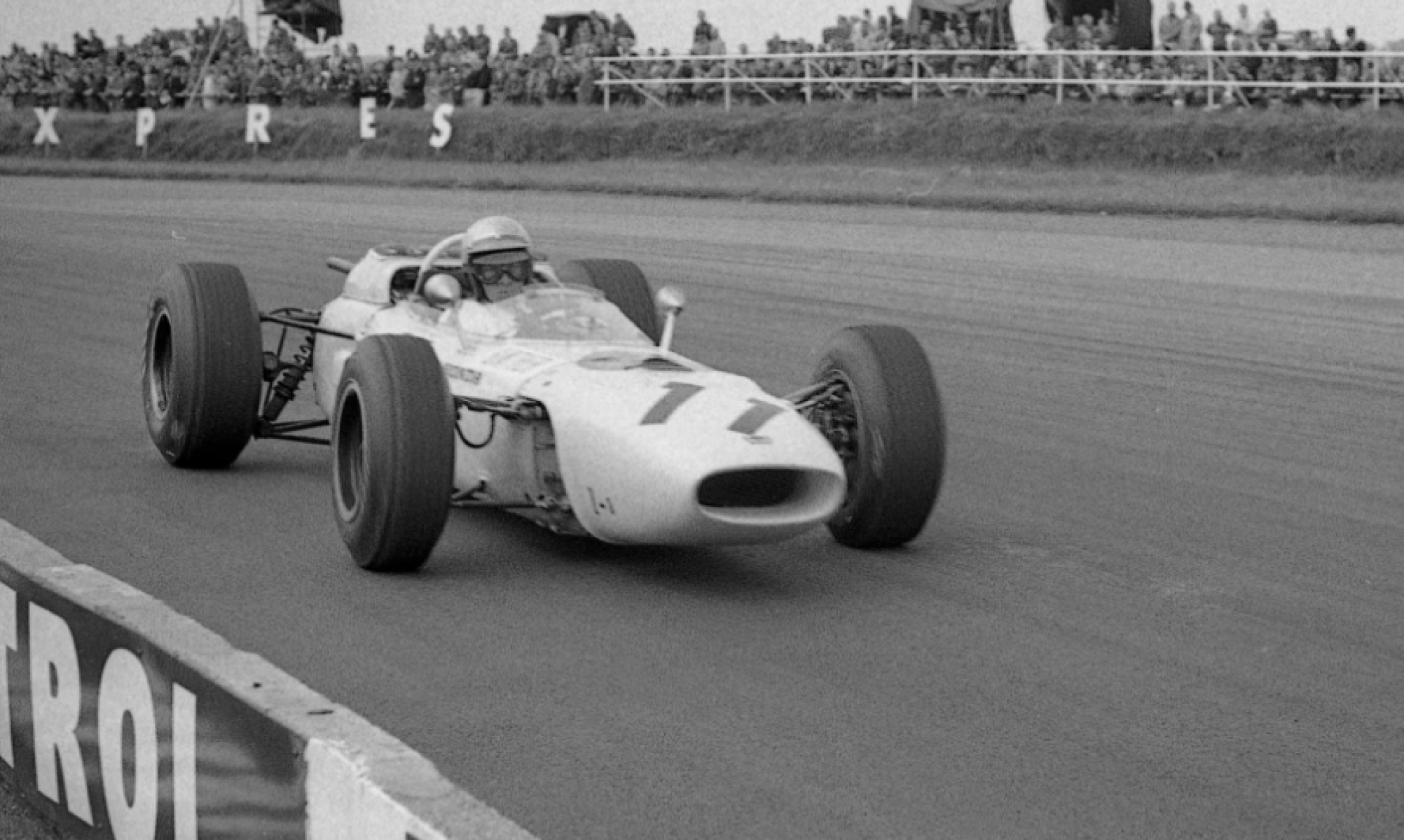 O lend&aacute;rio carro RA272 da Honda