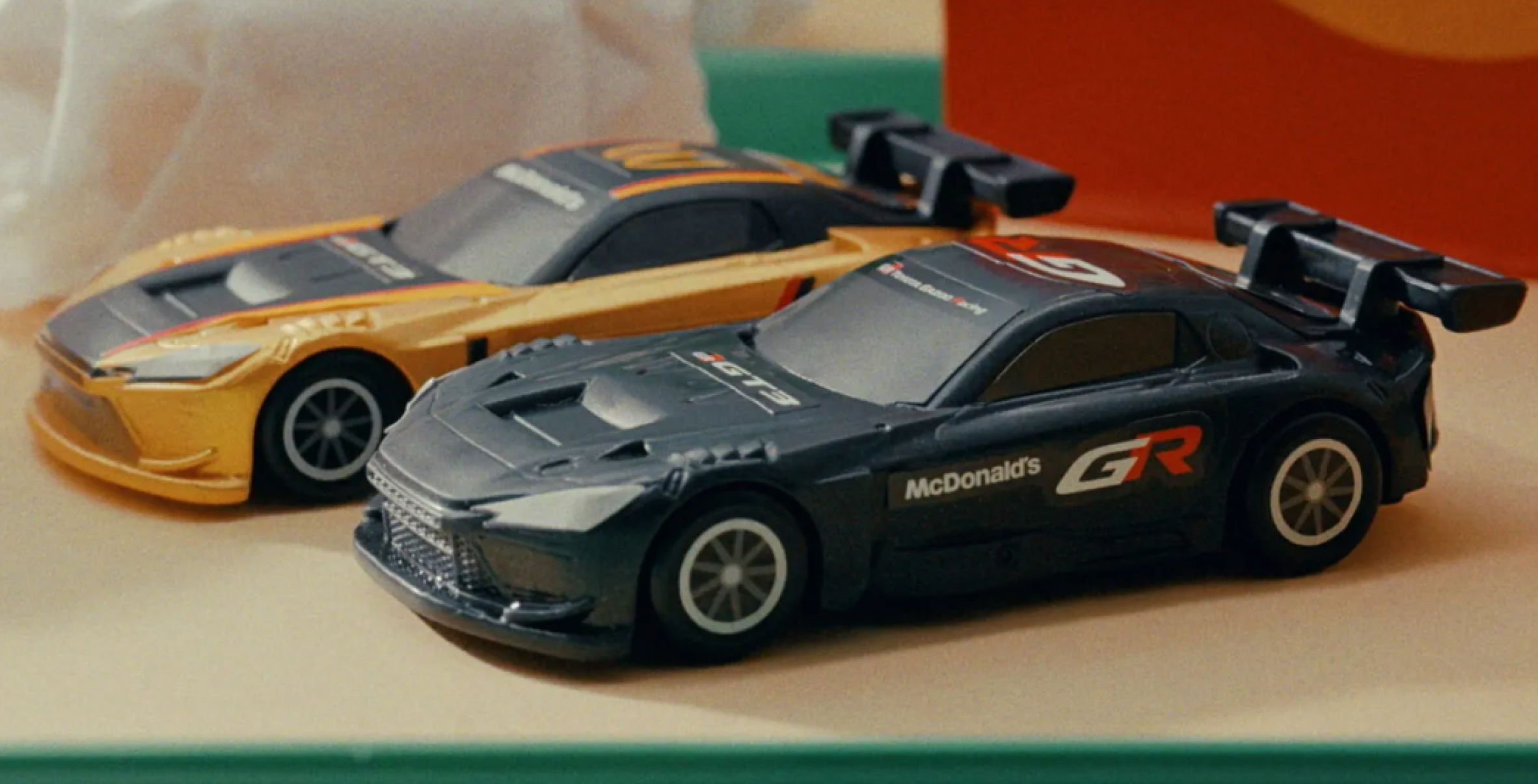 McDonald’s coloca carro de corrida da Toyota no McLanche Feliz no Japão