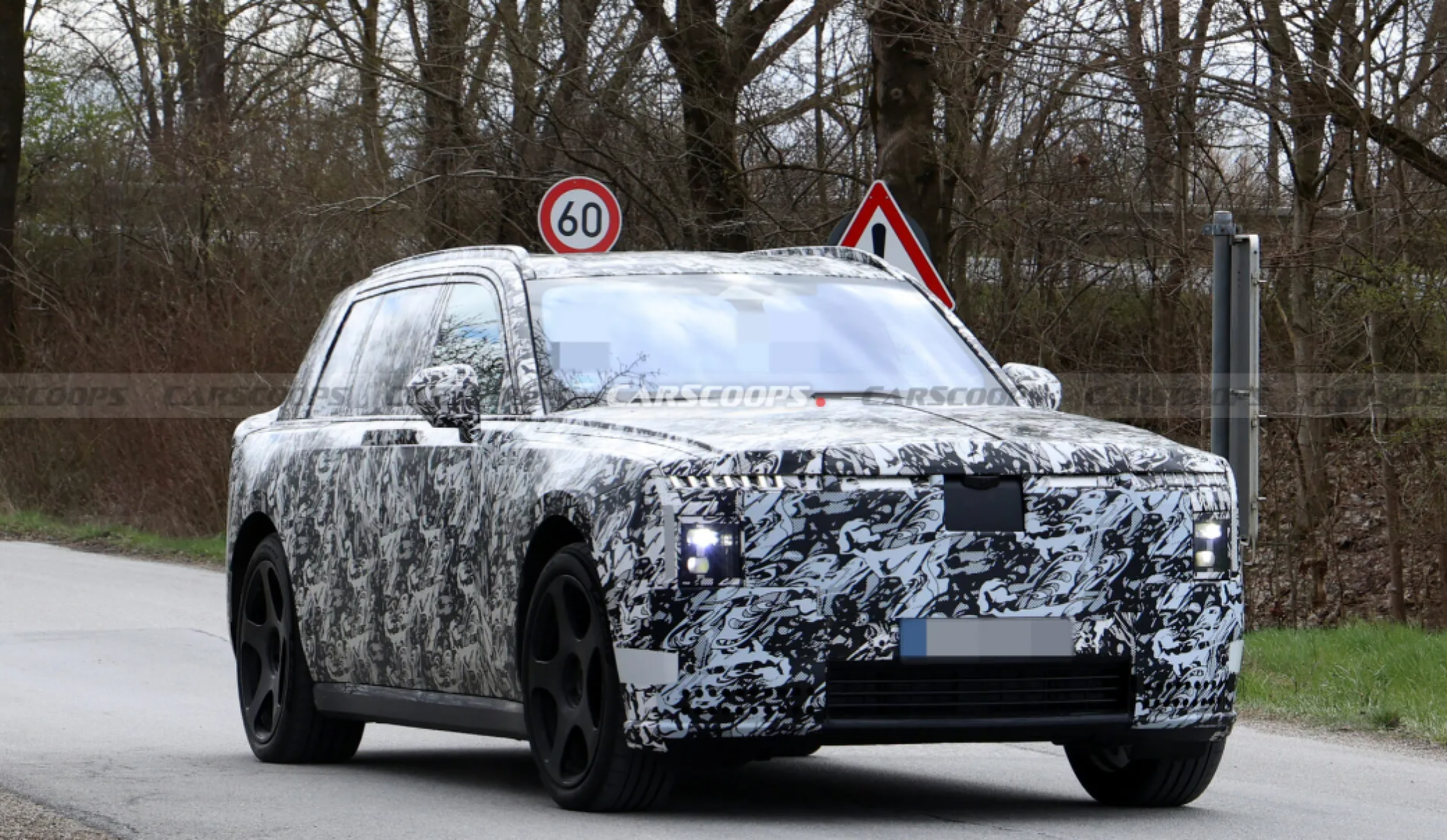 Rolls-Royce prepara SUV elétrico e protótipo já roda em testes