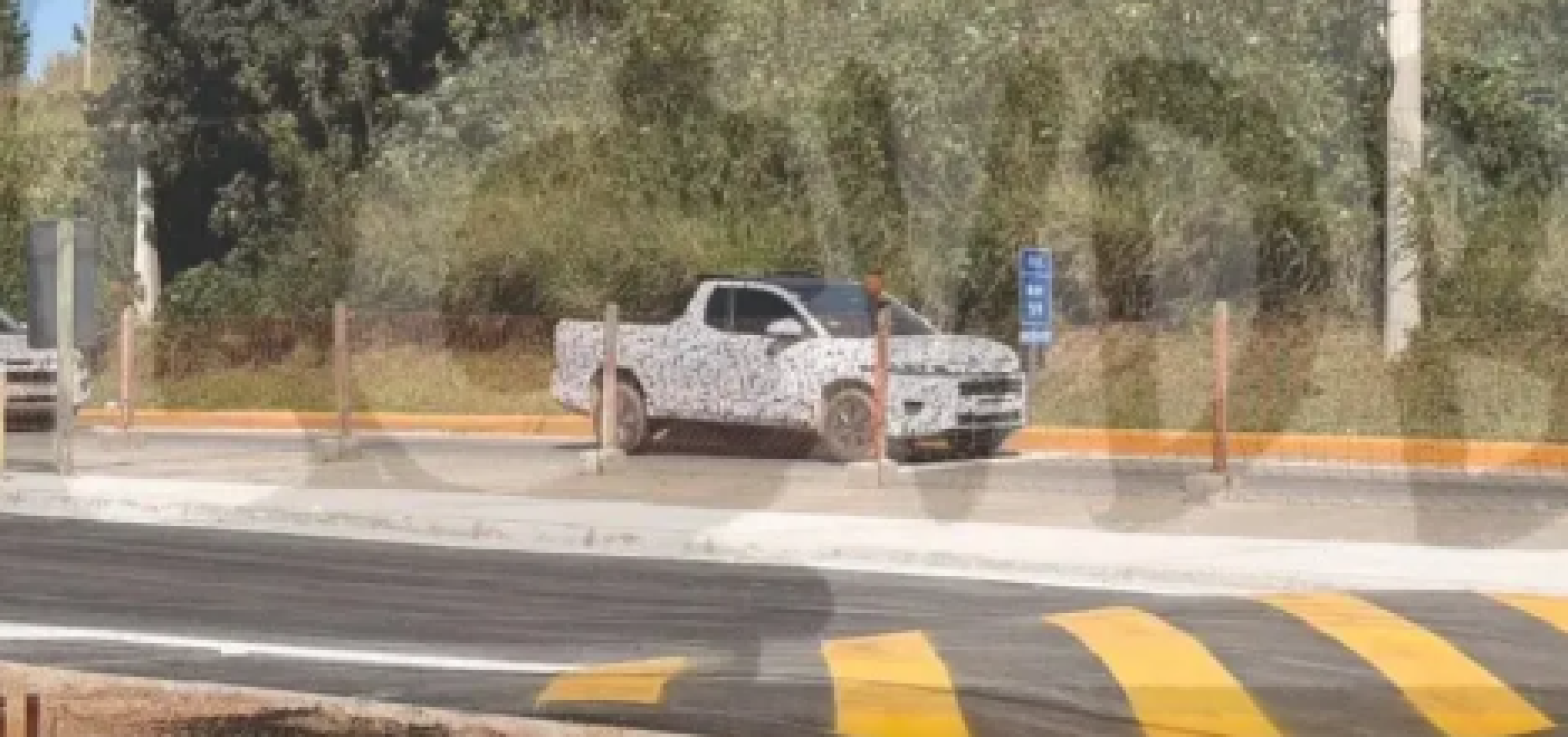 VW Tukan de cabine simples aparece em testes