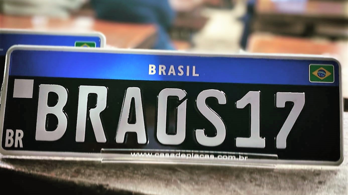 Placa Preta no padrão Mercosul