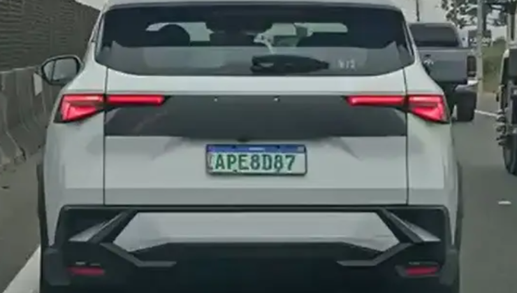 Renault Boreal híbrido 4x4 em testes -  (crédito: Reprodução/Carona com Adriel  )